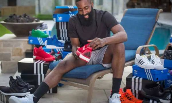 内维尔：顶级联赛中输球是正常现象，阿森纳不应因此慌乱（内维尔：顶级联赛失利属常态，阿森纳无需慌张）