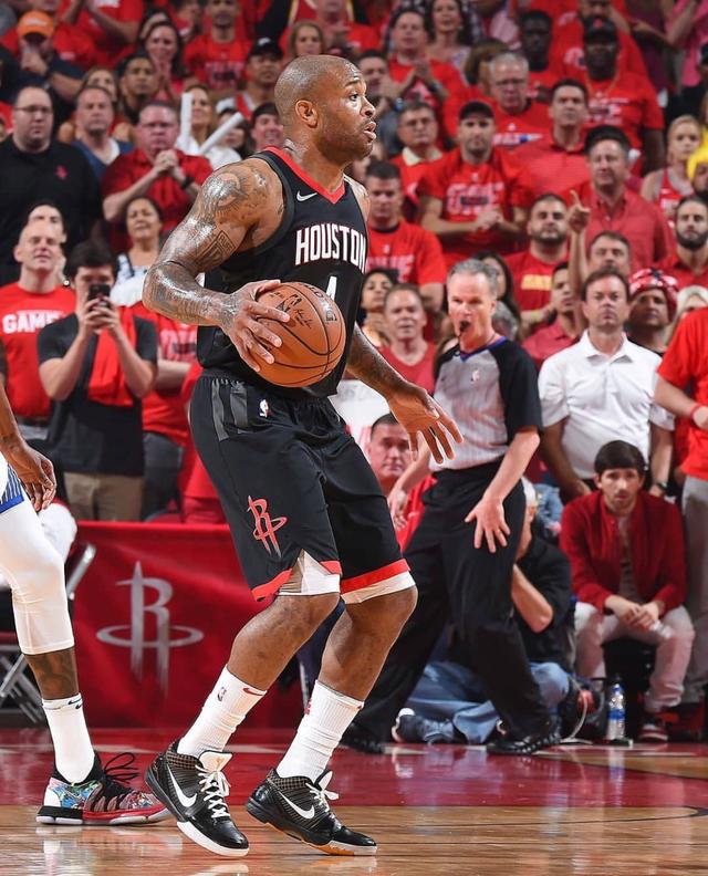 浓眉解析赢球关键：下半场复苏靠耐心，内线进攻是球队根基（浓眉剖析取胜关键：耐心助下半场回暖，内线进攻夯实球队根基）