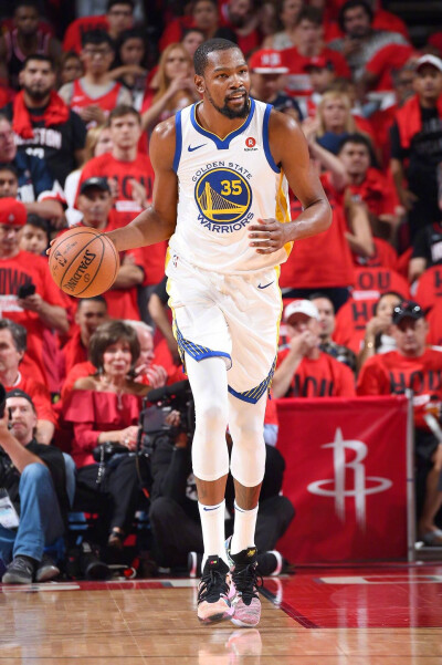 里程碑之战，恩里克迎来执教生涯第400场俱乐部赛事（里程碑时刻：恩里克迎来俱乐部执教第400战）