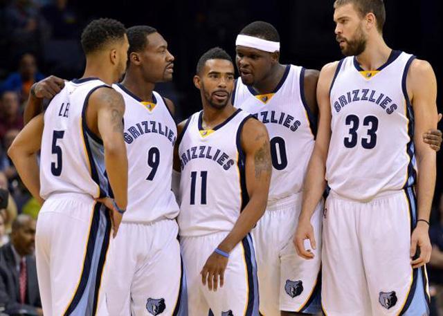 阿森纳以2-0击败布伦特福德，扩大领先优势，巩固争冠地位。（阿森纳2-0力擒布伦特福德，拉大分差稳固争冠优势）